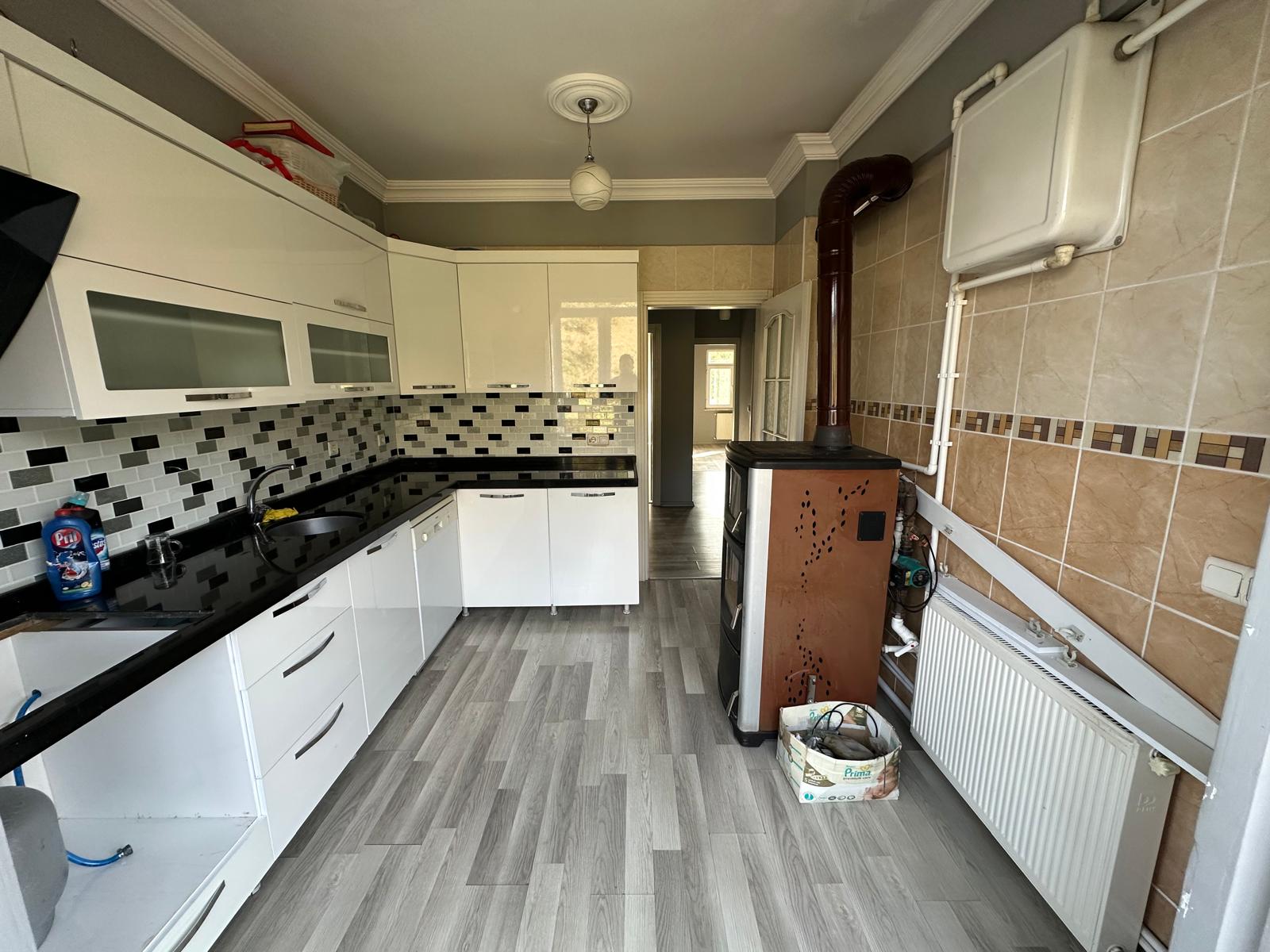 MABEL GAYRİMENKUL/VAKFIKEBİR YALIKÖY'DE SATILIK 2+1 ARAKAT DAİRE